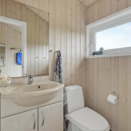 度假居 4 Bedroom Nice In Oksbøl