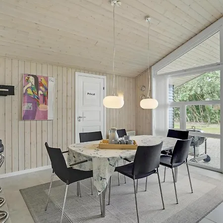 4 Bedroom Nice In * Oksbøl