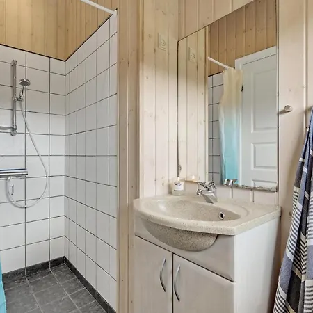 4 Bedroom Nice In * Oksbøl